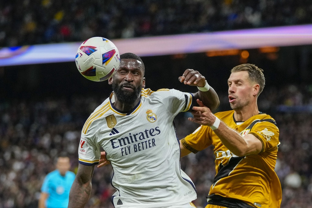 Hàng công vô duyên, Real Madrid mất ngôi đầu bảng La Liga - 1 Hàng công vô duyên, Real Madrid mất ngôi đầu bảng La Liga - 1