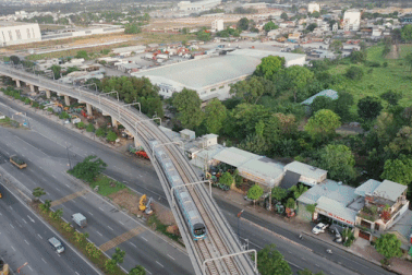 Tàu metro Bến Thành - Suối Tiên "bon bon" trên cao trong ngày đầu chạy thử