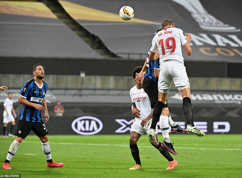 Những khoảnh khắc nghẹt thở trong chiến thắng của Sevilla trước Inter Milan - 10 Những khoảnh khắc nghẹt thở trong chiến thắng của Sevilla trước Inter Milan - 10