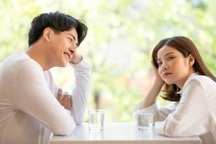 Buổi hẹn giấu mặt và chiếc áo phông “định mệnh” khiến tôi bị từ chối