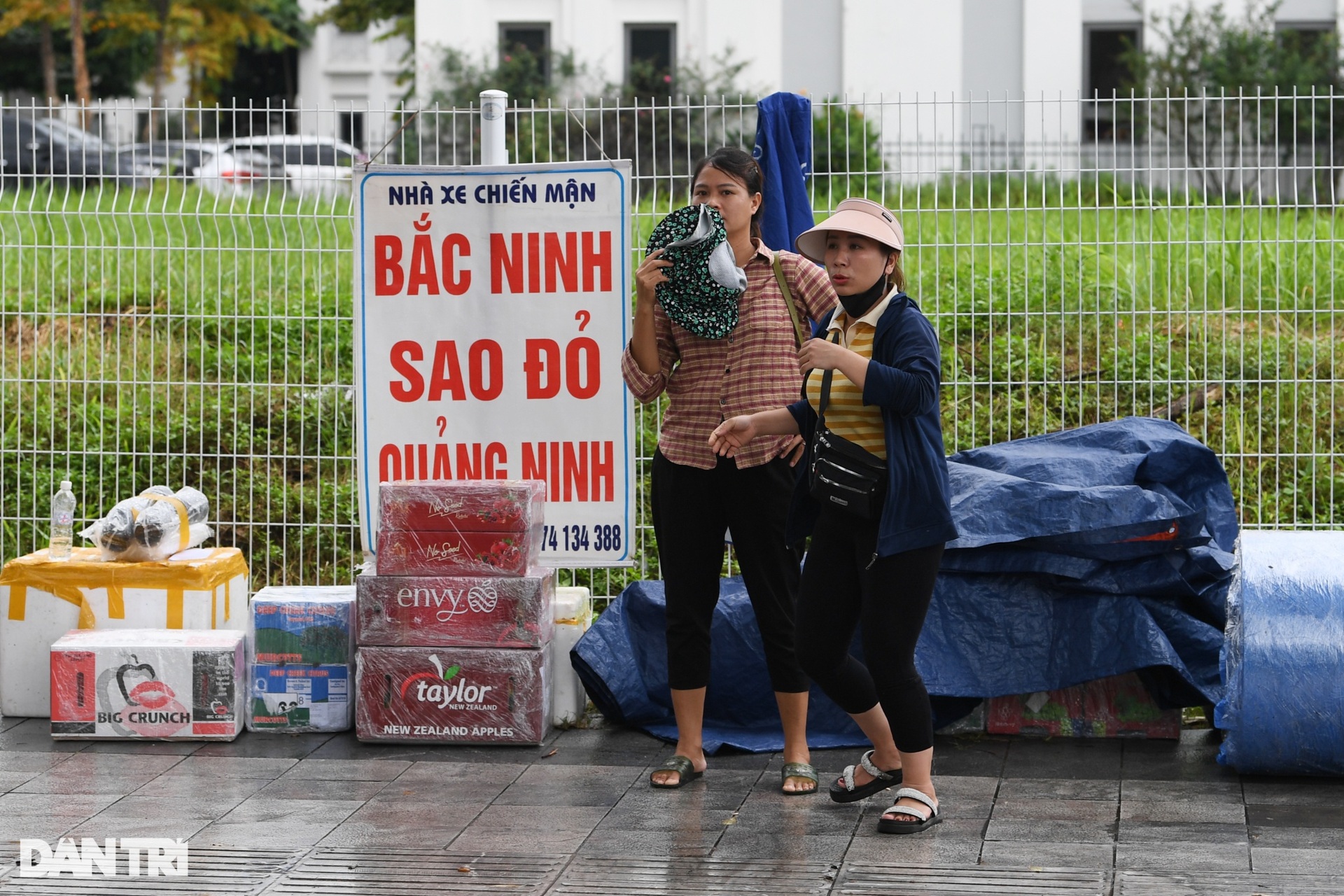Đại lộ nghìn tỷ ở Hà Nội biến thành bến xe tải - 7 Đại lộ nghìn tỷ ở Hà Nội biến thành bến xe tải - 7
