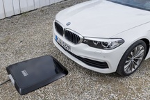 BMW giới thiệu hệ thống sạc không dây mới cho xe chạy điện
