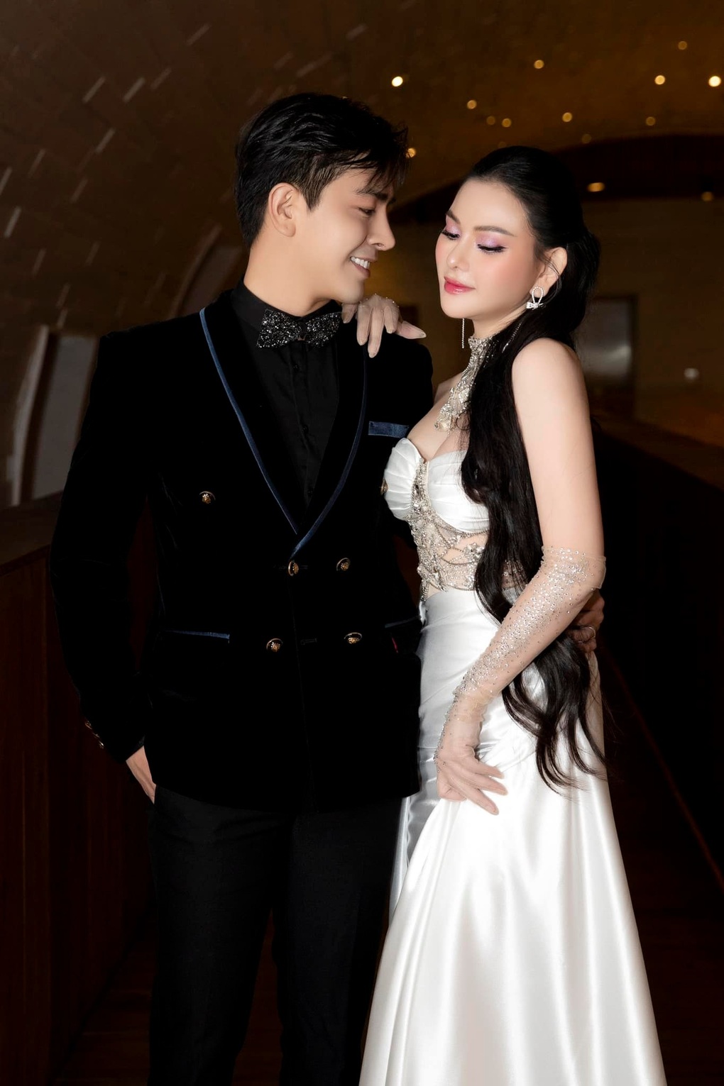 Cựu thành viên Mây Trắng: Vóc dáng sexy, viên mãn bên chồng kém 10 tuổi - 2