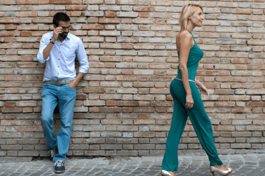 Bị phạt 20 triệu đồng nếu huýt sáo trêu phụ nữ