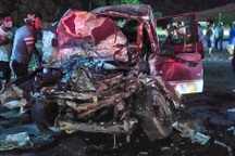 Xe con nát bét sau va chạm với xe khách, tài xế tử vong