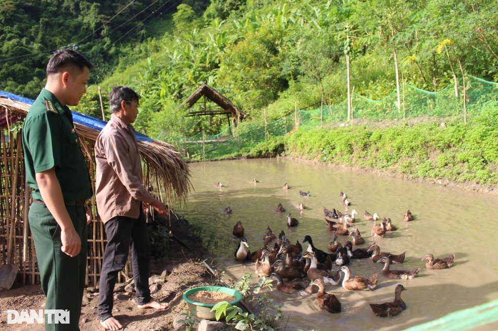 20.000 đồng của người lính biên phòng giúp dân vùng biên đuổi nghèo  - 2