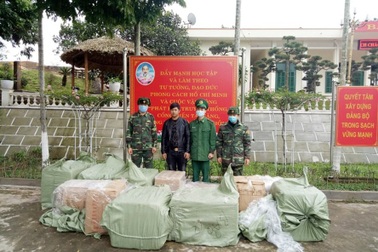 Liên tiếp bắt giữ hàng chục nghìn khẩu trang y tế bán sang Trung Quốc