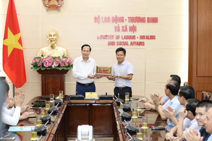 Cổng TTĐT Bộ Lao động- Thương binh và Xã hội Anh-5a---4815.jpg