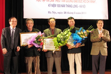 Nhà biên kịch của “Đời cát” đoạt giải thưởng trị giá 60 triệu đồng