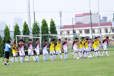 Kỳ 2: Người trong cuộc nói gì về việc đào tạo bóng đá trẻ bất hợp lý?