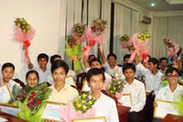 8 triệu đồng cho sinh viên vượt khó 