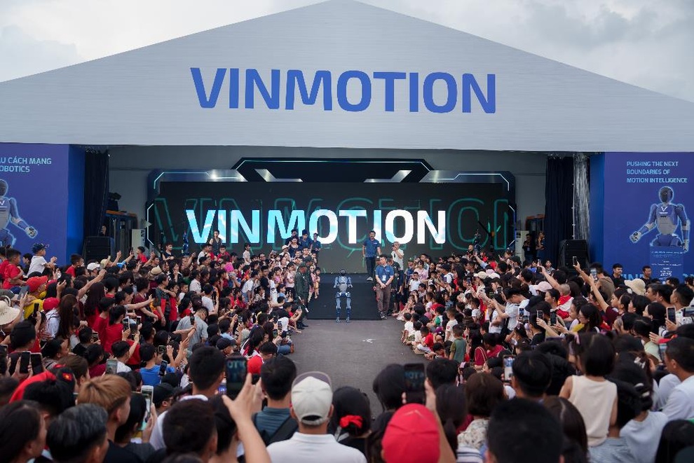 Vingroup ទទួលបានពានរង្វាន់សម្រាប់កន្លែងតាំងពិព័រណ៍ឆ្នើមនៅឯពិព័រណ៍សមិទ្ធិផលជាតិ - 4 Vingroup nhận giải Không gian trưng bày tiêu biểu tại Triển lãm Thành tựu đất nước - 4