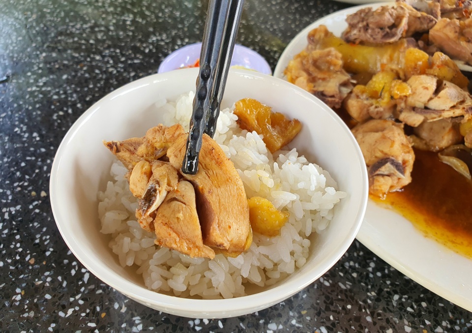 Khó quên món đặc sản gà chạy bộ kho mắm thơm ở vùng cao nguyên - 3 Khó quên món đặc sản gà chạy bộ kho mắm thơm ở vùng cao nguyên - 3