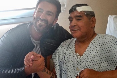 Sống sót nhờ “phép màu”, huyền thoại Maradona xuất viện