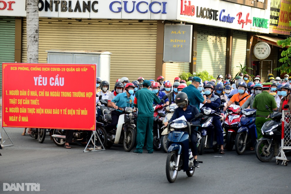 TPHCM dừng hoạt động hơn 300 chốt kiểm soát cấp quận, huyện - 1 TPHCM dừng hoạt động hơn 300 chốt kiểm soát cấp quận, huyện - 1