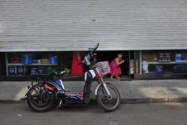 Trung Quốc: Hàng loạt hộ kinh doanh nhỏ đóng cửa vì sợ bị thanh tra “tống tiền”