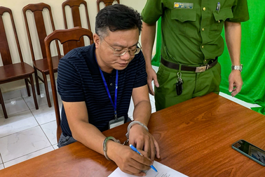 Kẻ làm giả giấy tờ lừa bán căn nhà giá 60 tỷ đồng bị bắt