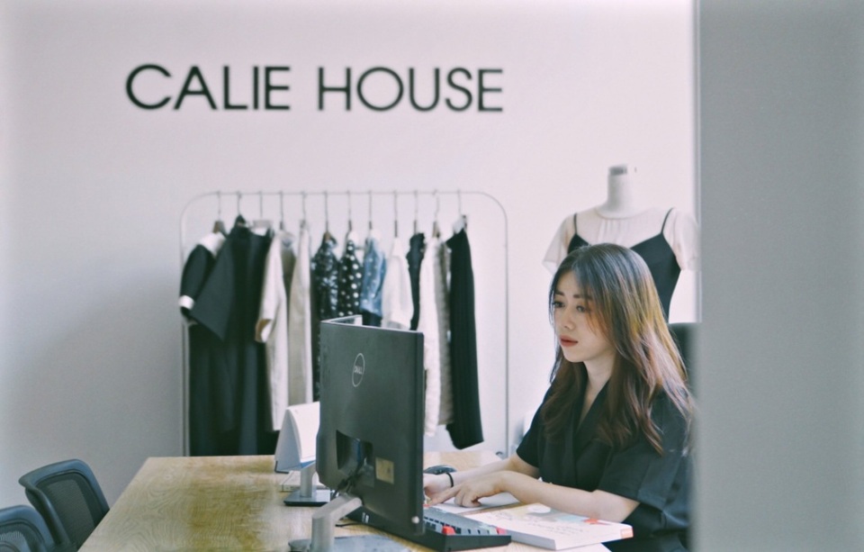 Calie House – Thương hiệu thời trang công sở đa dạng dành cho giới trẻ - 2 Calie House – Thương hiệu thời trang công sở đa dạng dành cho giới trẻ - 2