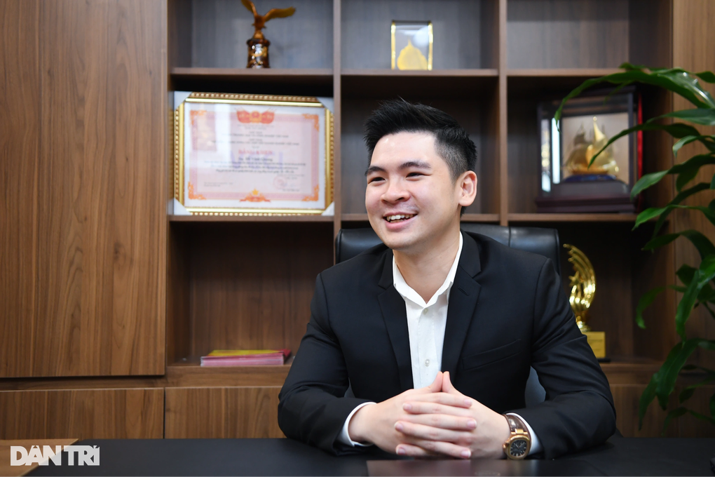 Hé lộ tài sản khủng của thiếu gia có tin đồn cầu hôn hoa hậu Đỗ Mỹ Linh - 1 Hé lộ tài sản khủng của thiếu gia có tin đồn cầu hôn hoa hậu Đỗ Mỹ Linh - 1