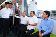 Bí thư Hà Nội trải nghiệm tàu trên cao và thị sát hầm ngầm metro
