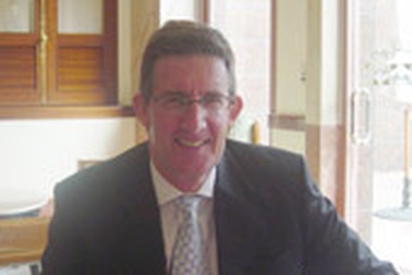 Nên học A-level hay dự bị đại học?