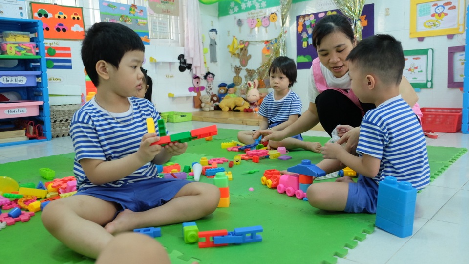 Ngày đầu đi học trở lại: Phụ huynh vui mừng, trẻ phấn khởi - 22 Ngày đầu đi học trở lại: Phụ huynh vui mừng, trẻ phấn khởi - 22