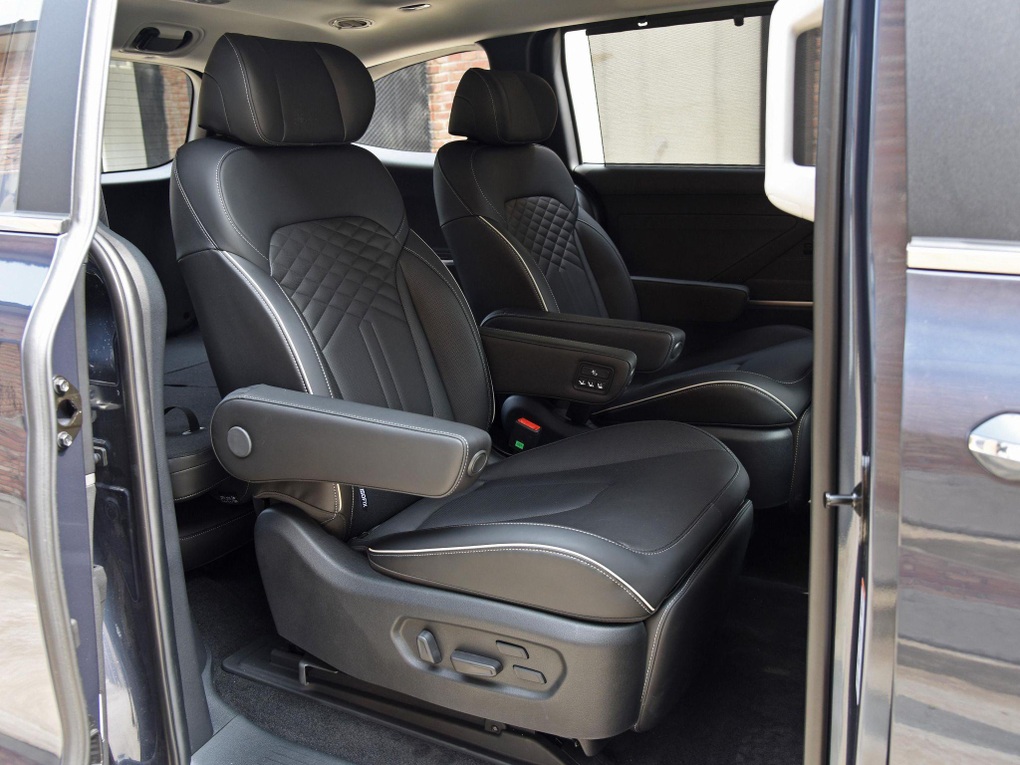 Hyundai Custo lộ diện tại Việt Nam, sẽ phá thế độc tôn của Kia Carnival? - 7 Hyundai Custo lộ diện tại Việt Nam, sẽ phá thế độc tôn của Kia Carnival? - 7