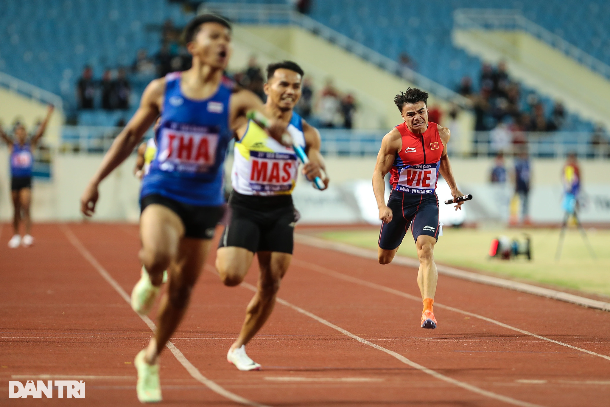 Người đẹp vô địch SEA Games phải nằm cáng rời sân thi đấu do chấn thương - 16 Người đẹp vô địch SEA Games phải nằm cáng rời sân thi đấu do chấn thương - 16