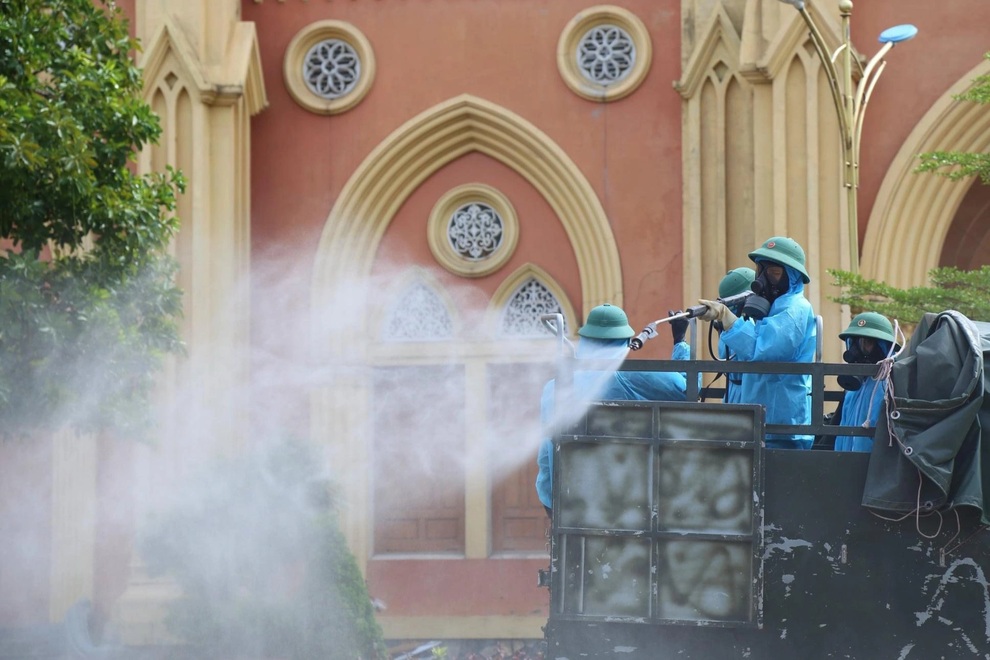 Tuần qua: TPHCM có 9 chuỗi lây nhiễm nguy hiểm, 300 sinh viên vào điểm nóng - 3 Tuần qua: TPHCM có 9 chuỗi lây nhiễm nguy hiểm, 300 sinh viên vào điểm nóng - 3