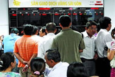 Giá vàng “khiêu vũ”, sàn vẫn đông người 