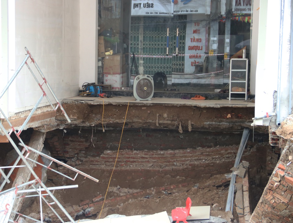 Thẫn thờ nhìn hố tử thần nuốt cả mấy ngôi nhà tầng - 10