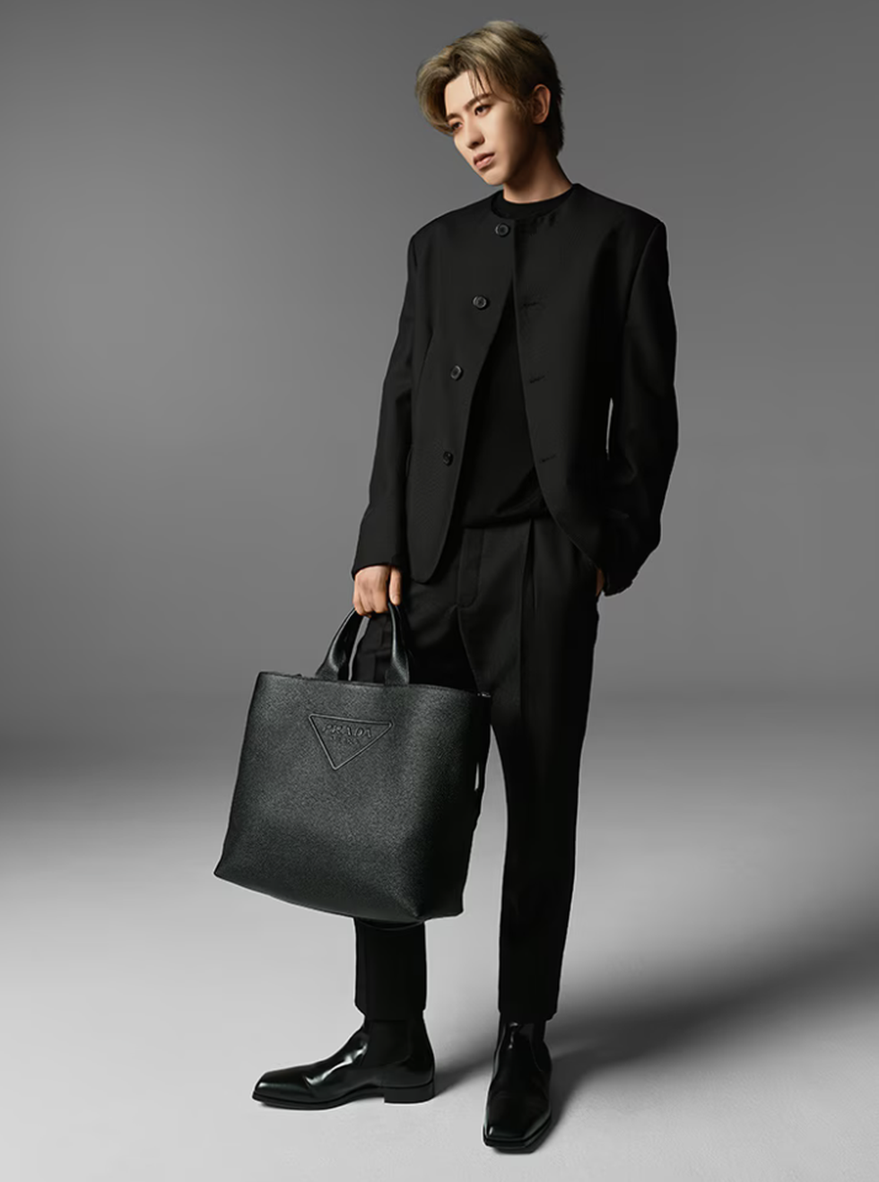 Kim Soo Hyun và dàn đại sứ thương hiệu Prada dính bê bối chấn động châu Á - 11 Kim Soo Hyun và dàn đại sứ thương hiệu Prada dính bê bối chấn động châu Á - 11