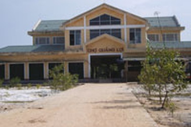 Chợ tiền tỉ không người buôn bán