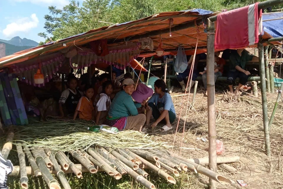 Vụ 115 người ở Lào Cai thoát chết nhờ chạy lên núi: Đưa về nơi ở mới - 1