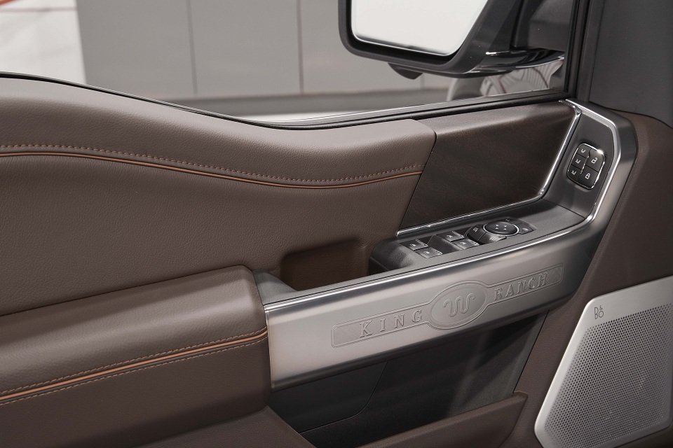 Ford F-150 thế hệ mới - Thiết kế mới, công nghệ động cơ mới - 42 Ford F-150 thế hệ mới - Thiết kế mới, công nghệ động cơ mới - 42