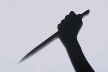 Nghi bạn gái đồng tính, chàng trai cuồng ghen đâm người