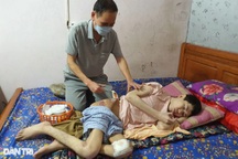Chàng trai 23 tuổi nguy cơ sống "tầm gửi" với xe lăn suốt đời vì bệnh lao