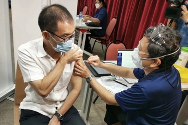 Singapore bắt đầu tiêm dịch vụ vắc xin Sinopharm