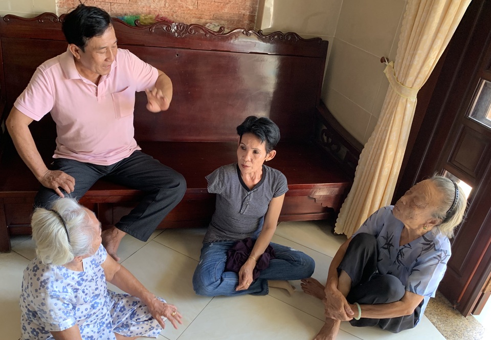 Người phụ nữ nửa thế kỷ lạc gia đình: Cuộc hội ngộ bất ngờ - 2 Người phụ nữ nửa thế kỷ lạc gia đình: Cuộc hội ngộ bất ngờ - 2