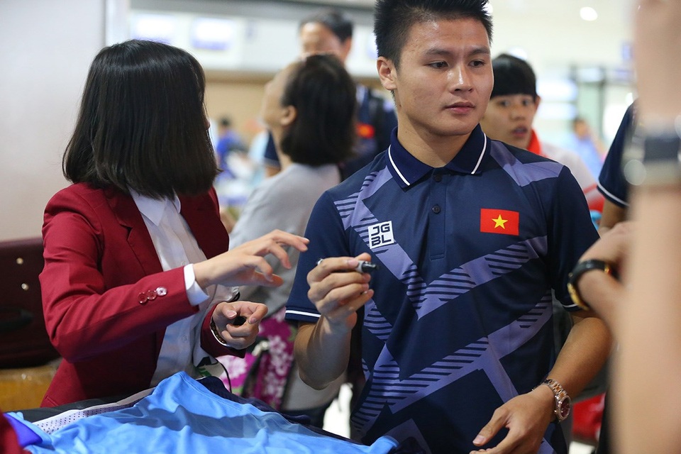 U22 Việt Nam về nước, Văn Hậu chia tay đồng đội để bay thẳng sang Hà Lan - 8 U22 Việt Nam về nước, Văn Hậu chia tay đồng đội để bay thẳng sang Hà Lan - 8