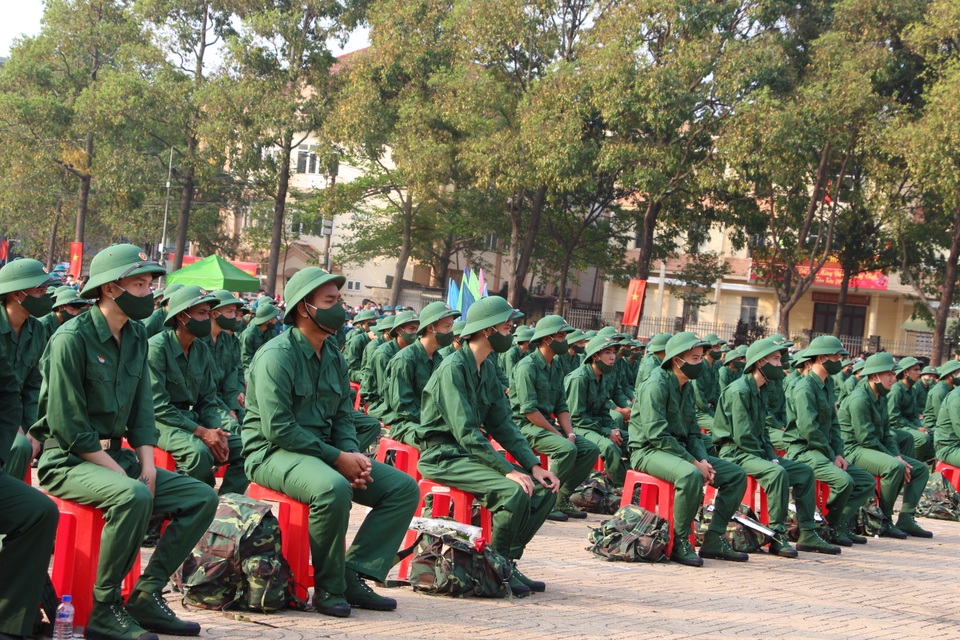 Nữ tân binh nhập ngũ: Nghĩa vụ bảo vệ Tổ quốc không riêng của nam giới - 1 Nữ tân binh nhập ngũ: Nghĩa vụ bảo vệ Tổ quốc không riêng của nam giới - 1
