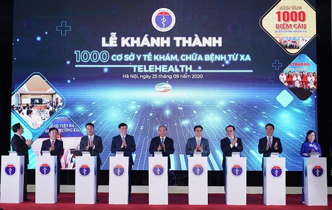Thủ tướng Nguyễn Xuân Phúc: Tương lai gần, nhiều bệnh nhân sẽ không cần ra nước ngoài khám chữa bệnh - Ảnh 2. Thủ tướng Nguyễn Xuân Phúc: Tương lai gần, nhiều bệnh nhân sẽ không cần ra nước ngoài khám chữa bệnh - Ảnh 2.