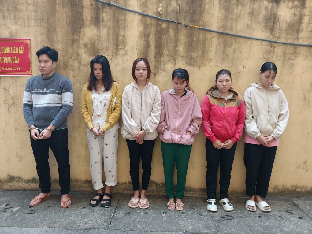 Triệt phá đường dây lừa hơn 200 người mua vé máy bay qua mạng - 1 Triệt phá đường dây lừa hơn 200 người mua vé máy bay qua mạng - 1