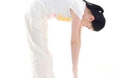 4 động tác nhỏ giúp giảm đau lưng