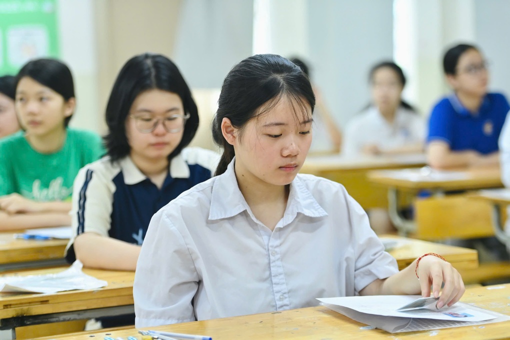 Top 10 trường THPT có điểm chuẩn biến động nhất TPHCM năm 2026 - 1