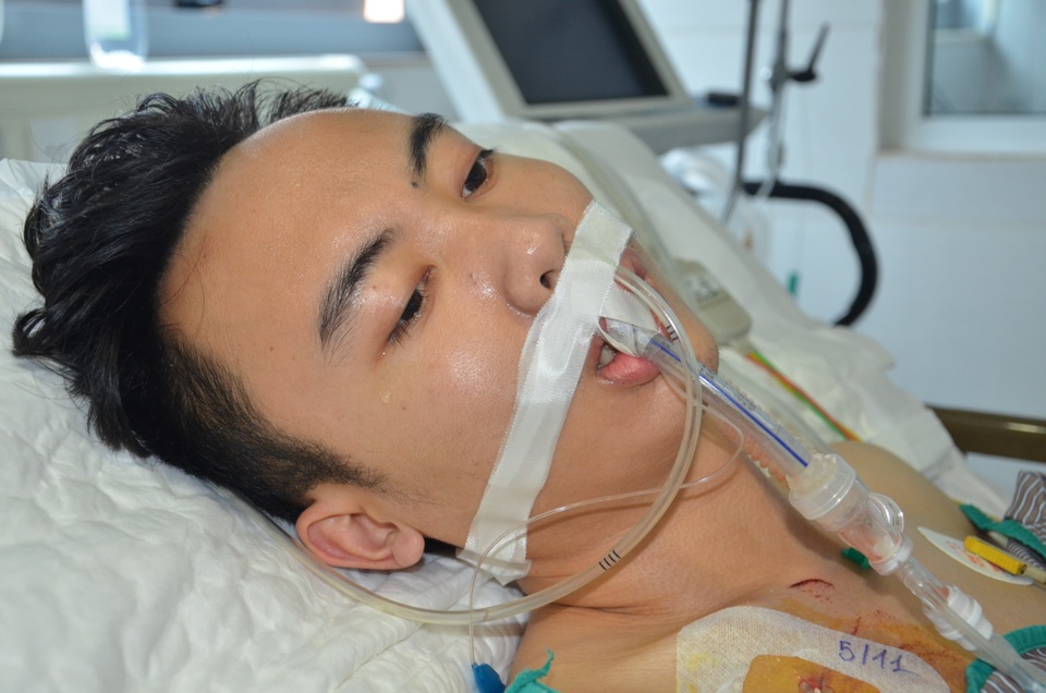 Xót xa cảnh cha nghèo cầu xin bạn đọc cứu con trai đã 3 lần ngừng tim - 5 Xót xa cảnh cha nghèo cầu xin bạn đọc cứu con trai đã 3 lần ngừng tim - 5