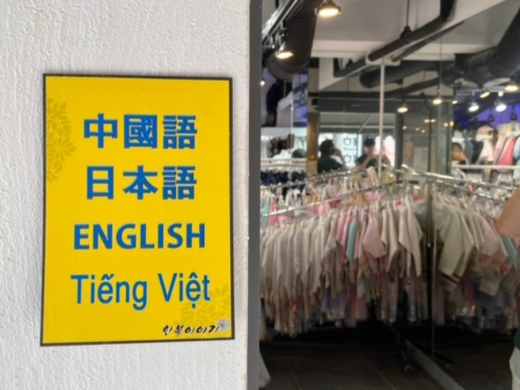 Biển Xin chào bằng tiếng Việt tràn ngập Hàn Quốc, khách cũng rất chịu chi - 1 Biển Xin chào bằng tiếng Việt tràn ngập Hàn Quốc, khách cũng rất chịu chi - 1