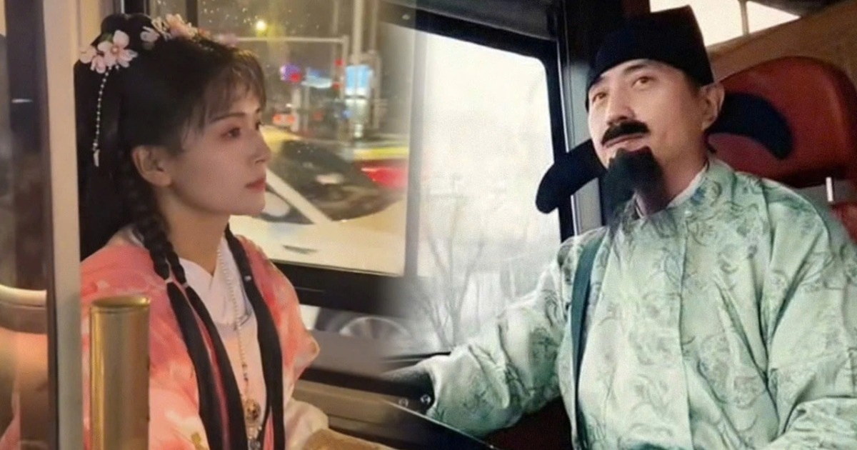 Tài xế Trung Quốc đóng vai hoàng đế, hiệp khách để cứu doanh thu xe buýt