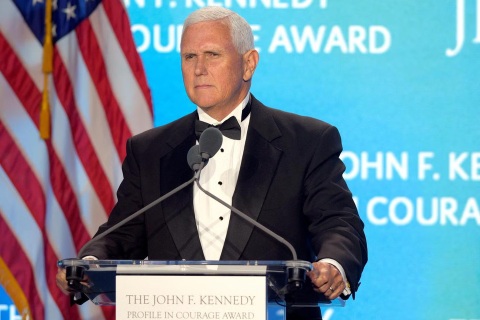 Cựu Phó Tổng thống Mỹ cảnh báo nguy cơ khan hiếm hàng hóa do thuế quan