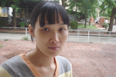 Nhung “mồ côi” 2 lần học đại học